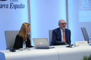 Manuel Pavón, director académico de Instituto Nexia en el IV Foro de la Empresa Familiar Asturiana el pasado jueves 12 de febrero. Una jornada centrada en la relevancia de la generación enlace para la sucesión en la empresa familiar.